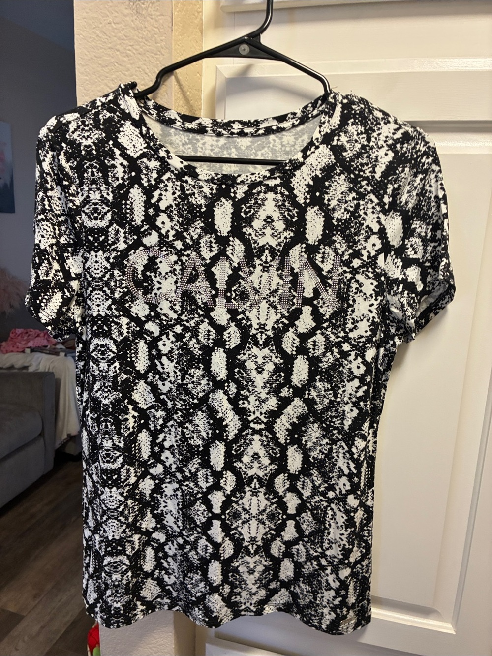 3 for $15 🦋🦋 Calvin Klein Black & White snakeskin  liquid Jersey Tee